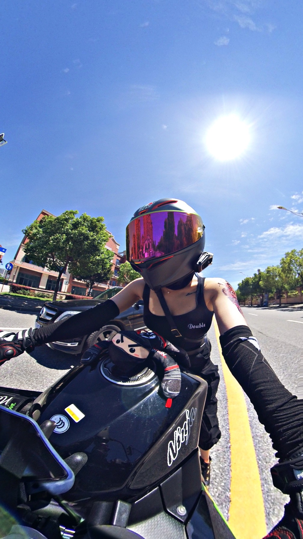 机车女孩mermaid小小美 霸气驾驭川崎400超酷重骑机车女孩图走红