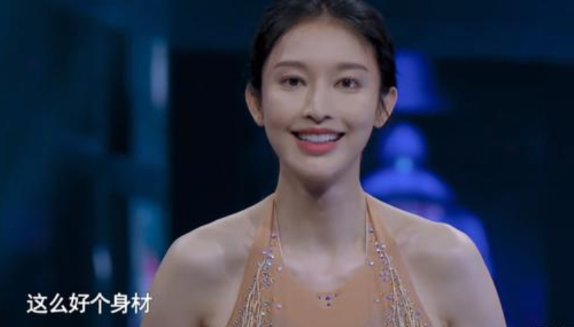 张俪参加蒙面舞王一幅二次元打扮脱掉面具以后比画上还美