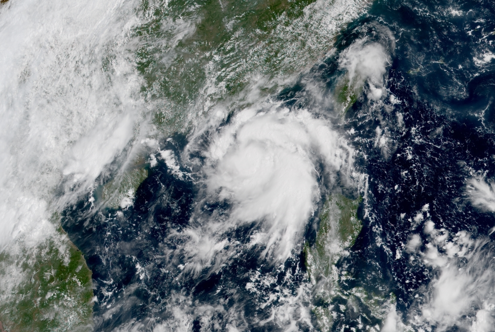 7号台风海高斯迅猛增强,一天连跳三级!权威发布:预警再次升级