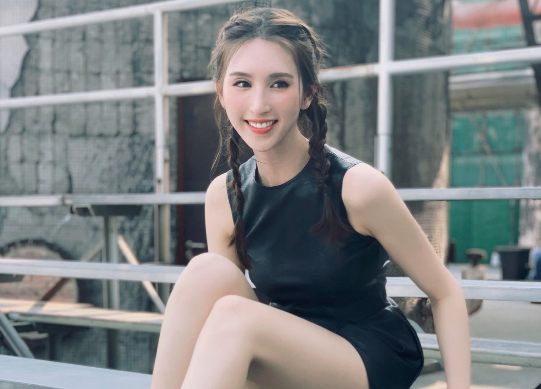 体操女神何傲儿为替父还债被迫与76岁富豪交往四年