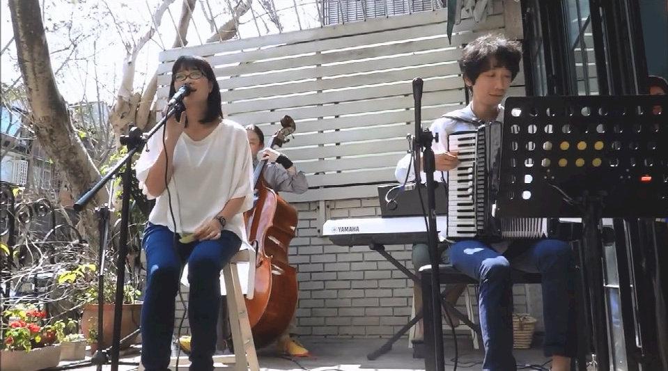 雷光夏《故乡》现场版 电影《金陵十三钗》中日本军官钢琴弹奏的_新浪新闻