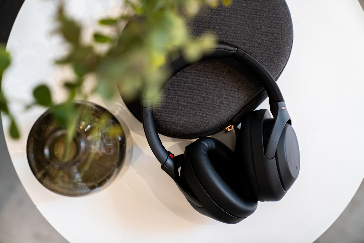 等等,我为什么要说"又"是的,索尼确实没有在 wh-1000xm4  身上做太多