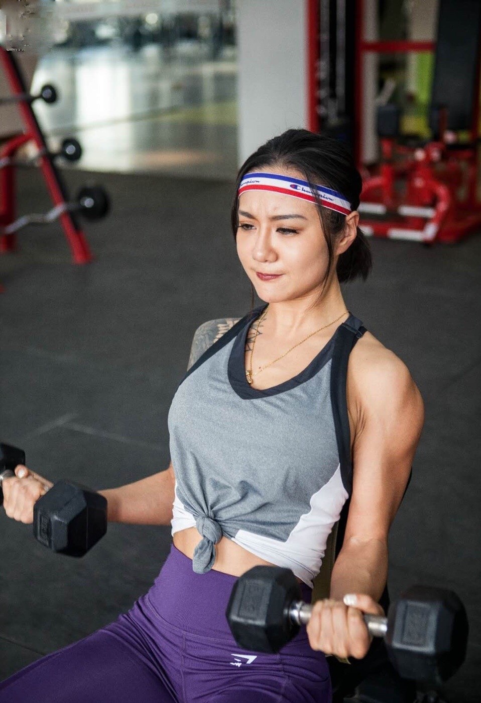 90后健身达人诺佳,低调不张扬的健身女王,气质和身材都不一般