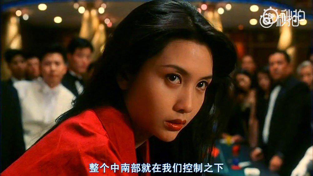 红衣海棠邱淑贞叼纸牌的惊艳画面