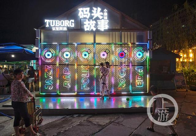 码头没有轮渡稻田里的夜市