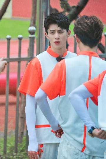 网曝王鹤棣女友正面照,两人疑似是大学同学,曾有多张亲密合照休闲区蓝鸢梦想 - Www.slyday.coM 网曝王鹤棣女友正面照,两人疑似是大学同学,曾有多张亲密合照休闲区蓝鸢梦想 - Www.slyday.coM