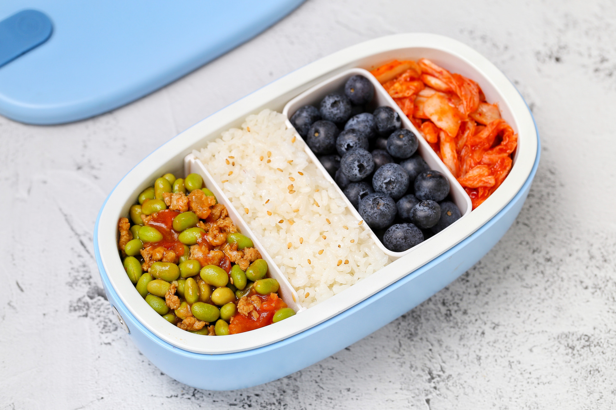 普通上班族的午餐便当米饭配快手小炒虽然家常但绝对营养卫生