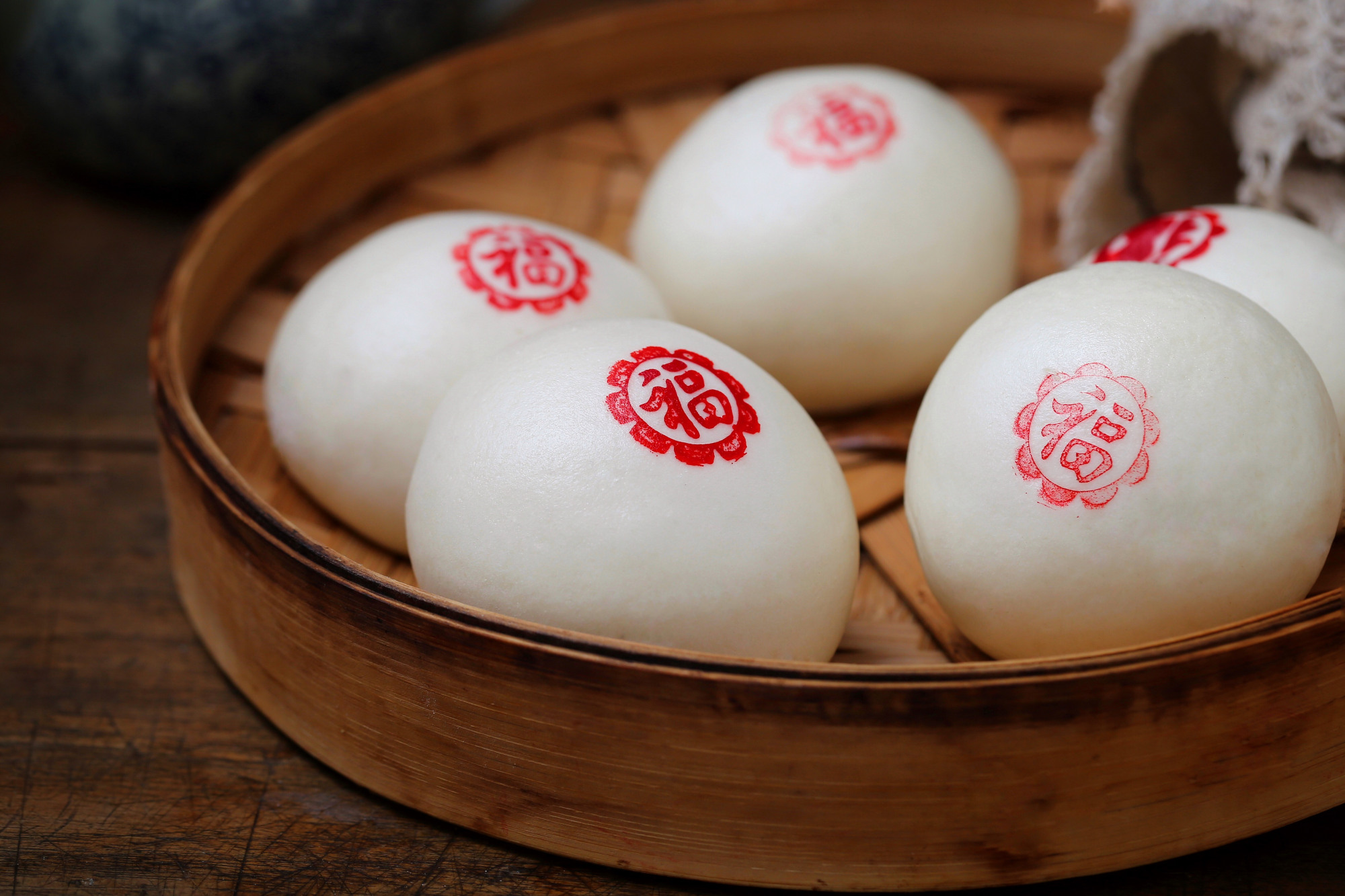 北方人过春节必蒸几锅大馒头,透白暄软寓意蒸蒸日上,年味十足