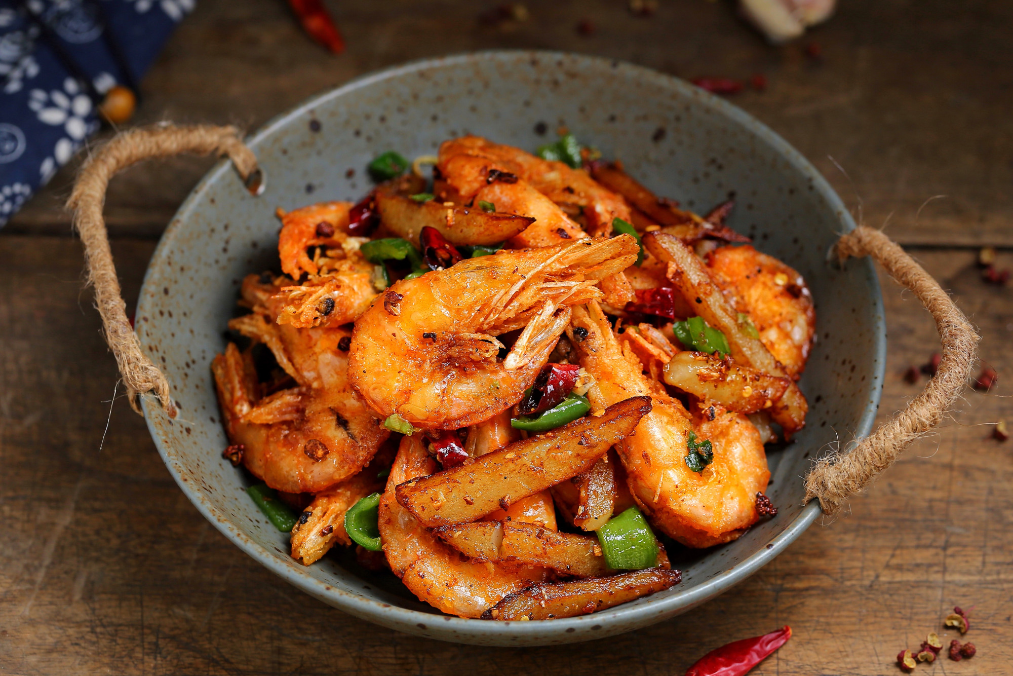 大虾最好吃的做法香辣酥脆连虾壳都不放过在家做的比饭店还好