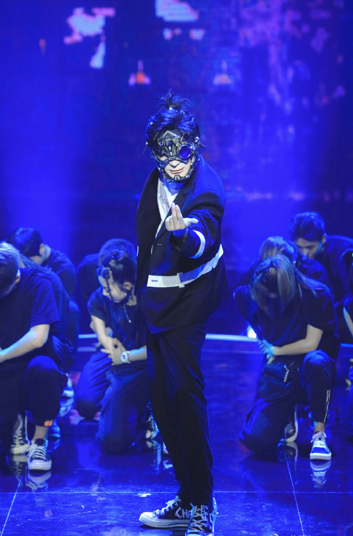 今天我们来聊点刺激的蒙面舞王快去看