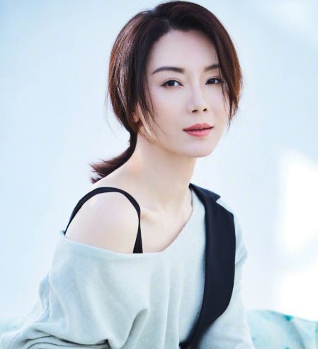 她是最干净的女明星与丈夫结婚8年无子今42岁宛如少女