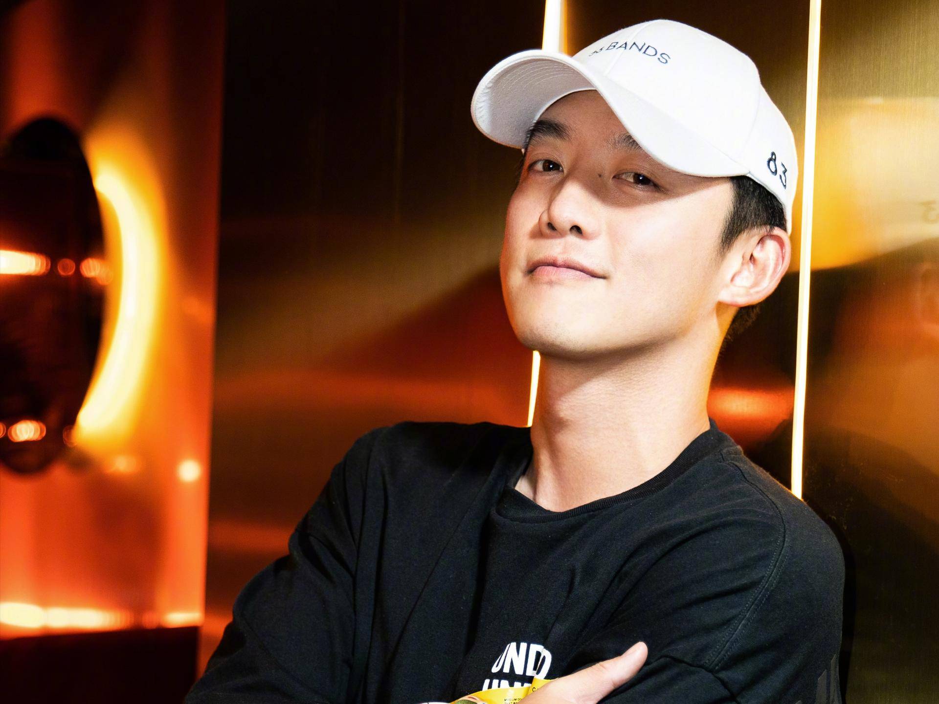 郑恺再度被网友偶遇,疑似现身某婚礼会所,筹备婚礼还是在工作?