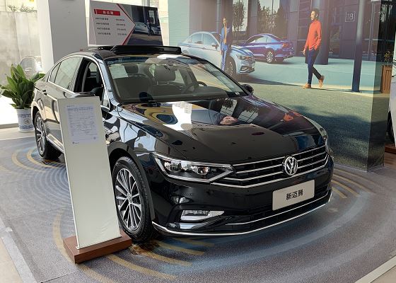 大众"b级车之王",车宽1832mm,2.0t踩出220马力,高速稳如牛