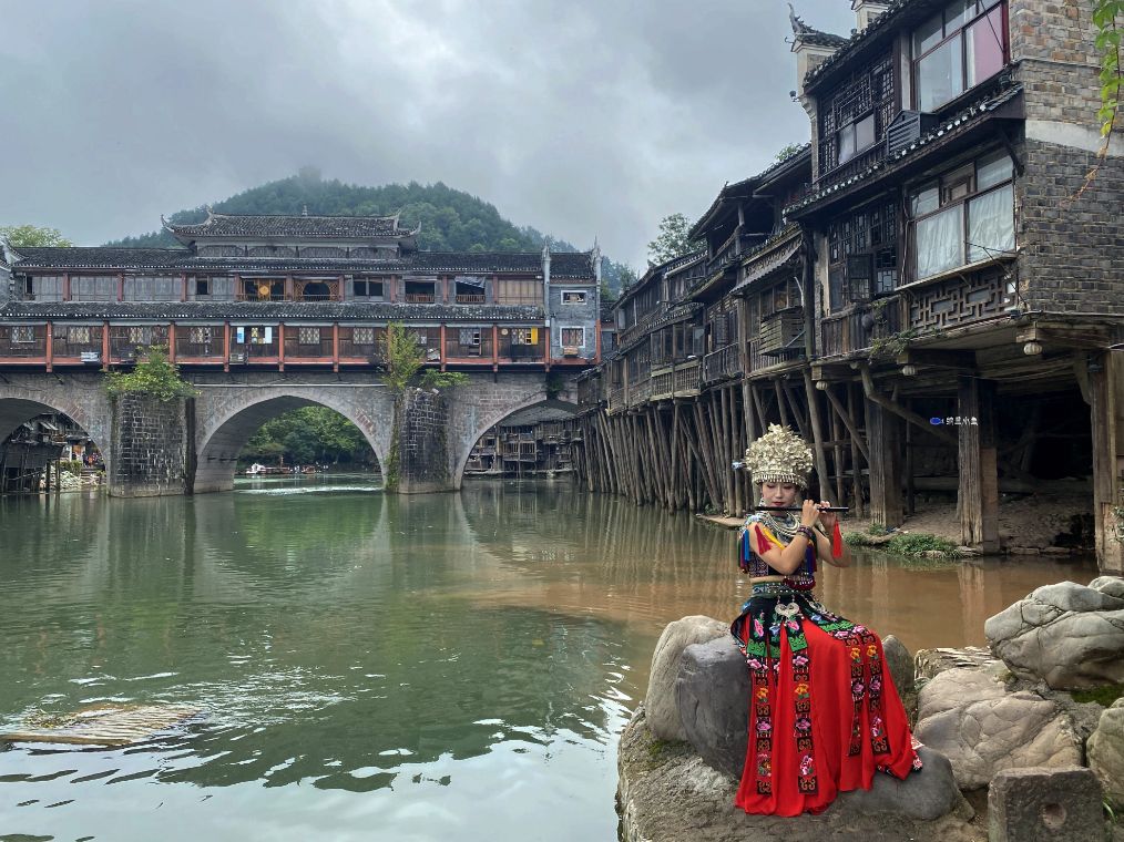 疫情后的湖南凤凰古城:游客不及往年一半,酒店入住率有待提高