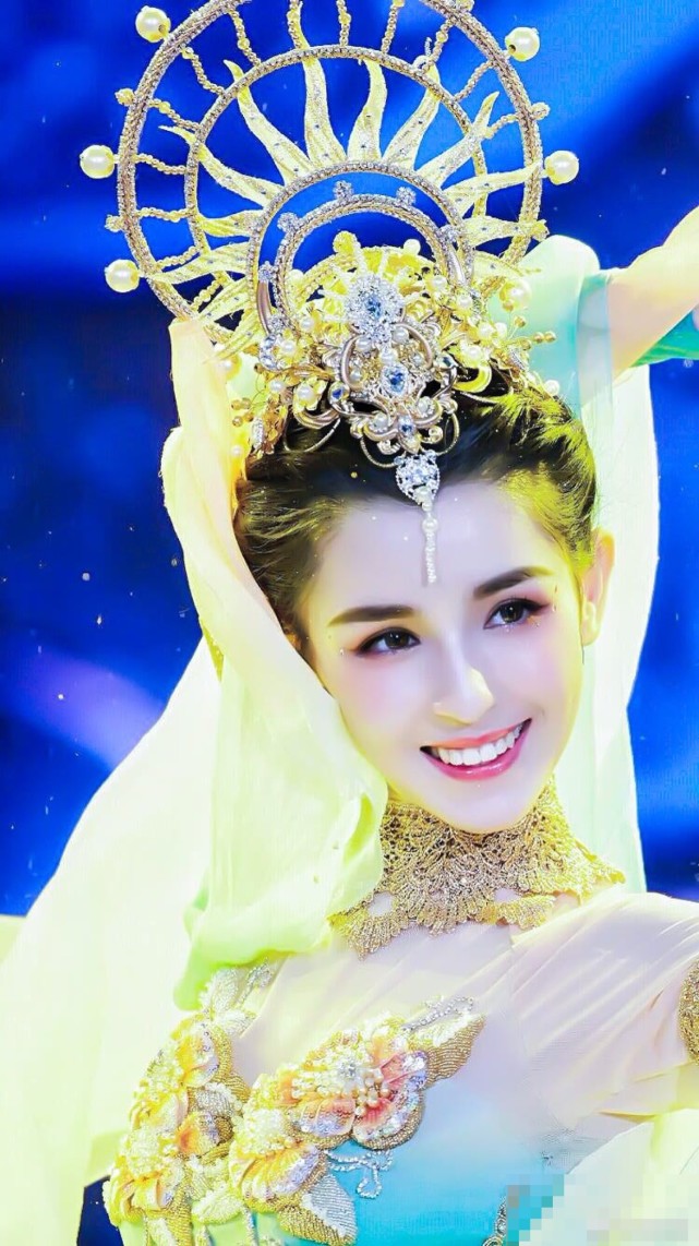 《玉楼春》中哈妮克孜,清雅素净比平时更加美,网友感叹仙女下凡