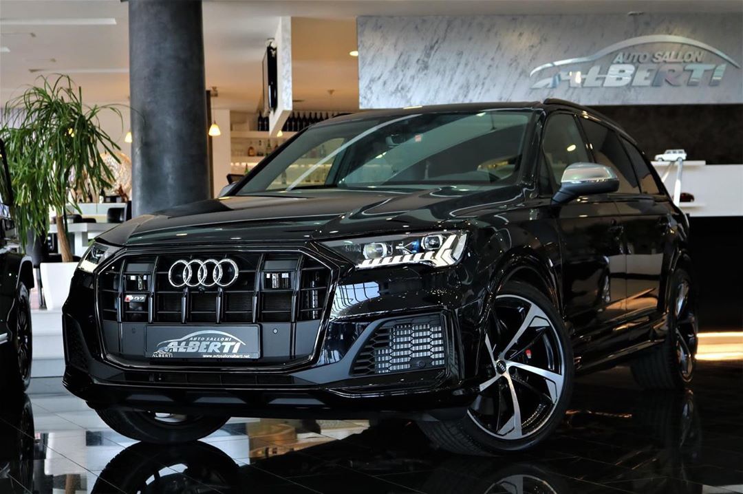 新款奥迪sq7实车精致硬朗的设计