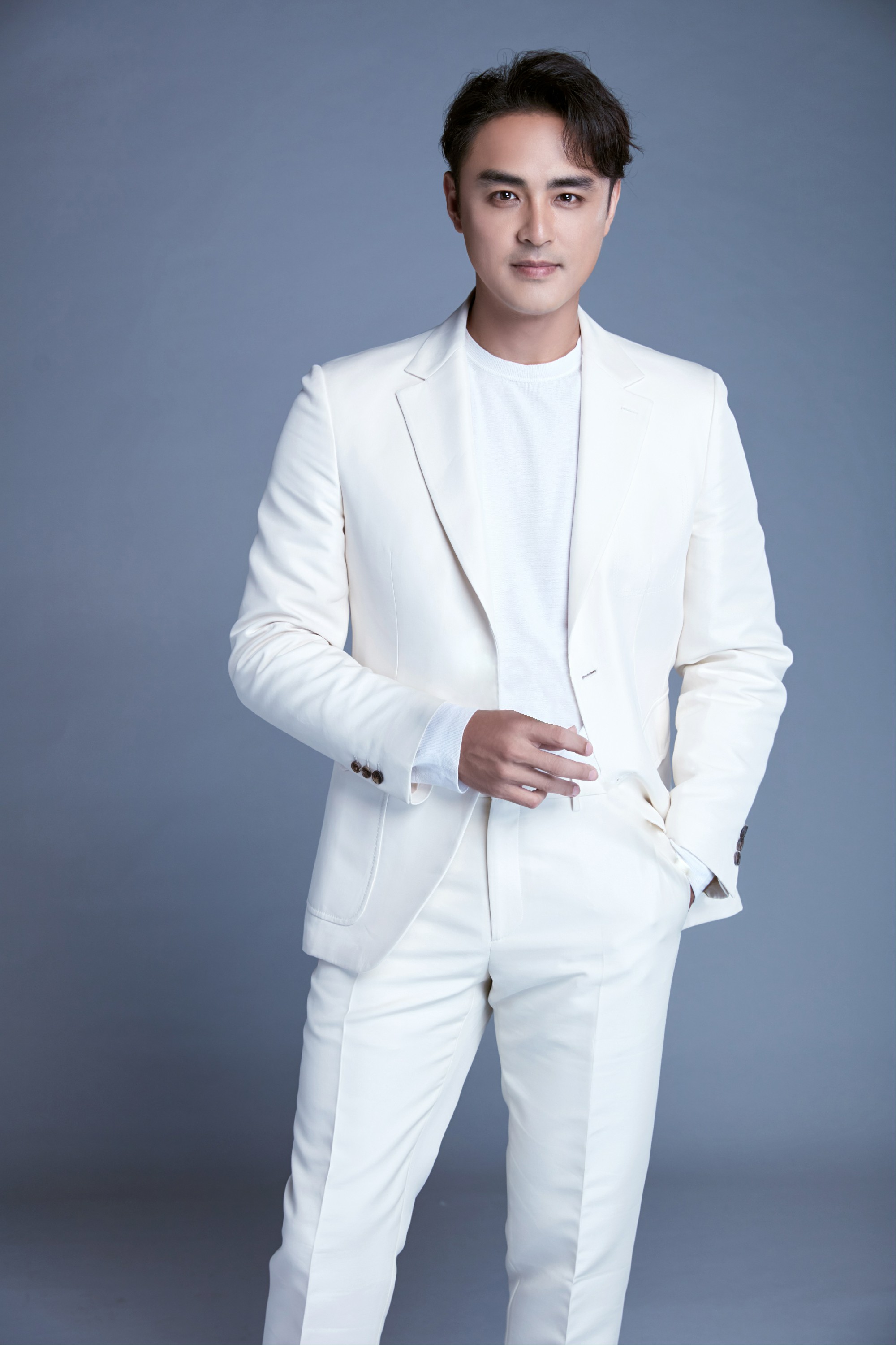 "霸总男神"变身"带货小王子" 明道神助攻张庭直播成绩斐然