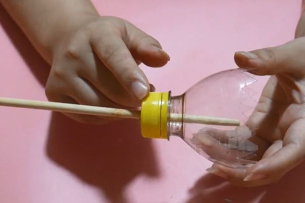 看完这个用废弃塑料瓶自制打蛋器的小妙招,大家学会了吗?