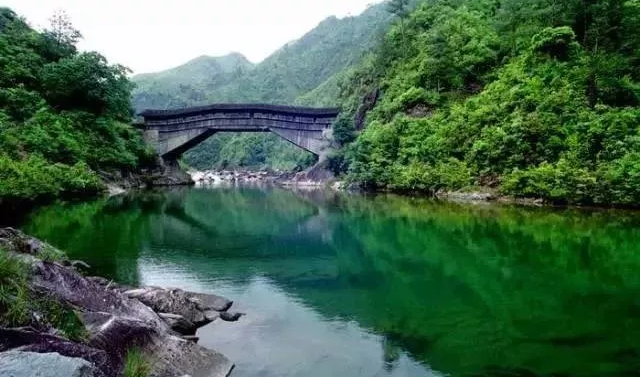 位于福建省寿宁县东北部闽浙边界的犀溪镇,是廊桥文旅小镇的重要组成