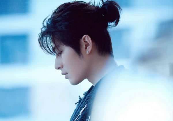 男星高马尾大盘点:易烊千玺,肖战,谁才是你的白月光?