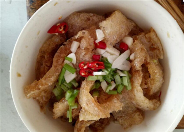 百味人生美食越钻研越有趣凉拌炸猪皮胶原蛋白的另一种吃法