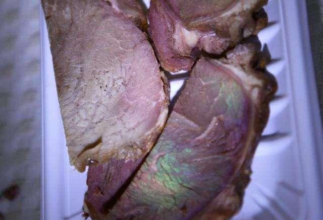 煮熟的牛肉,切开会泛"绿光",是发霉了吗?看看内行人怎么说