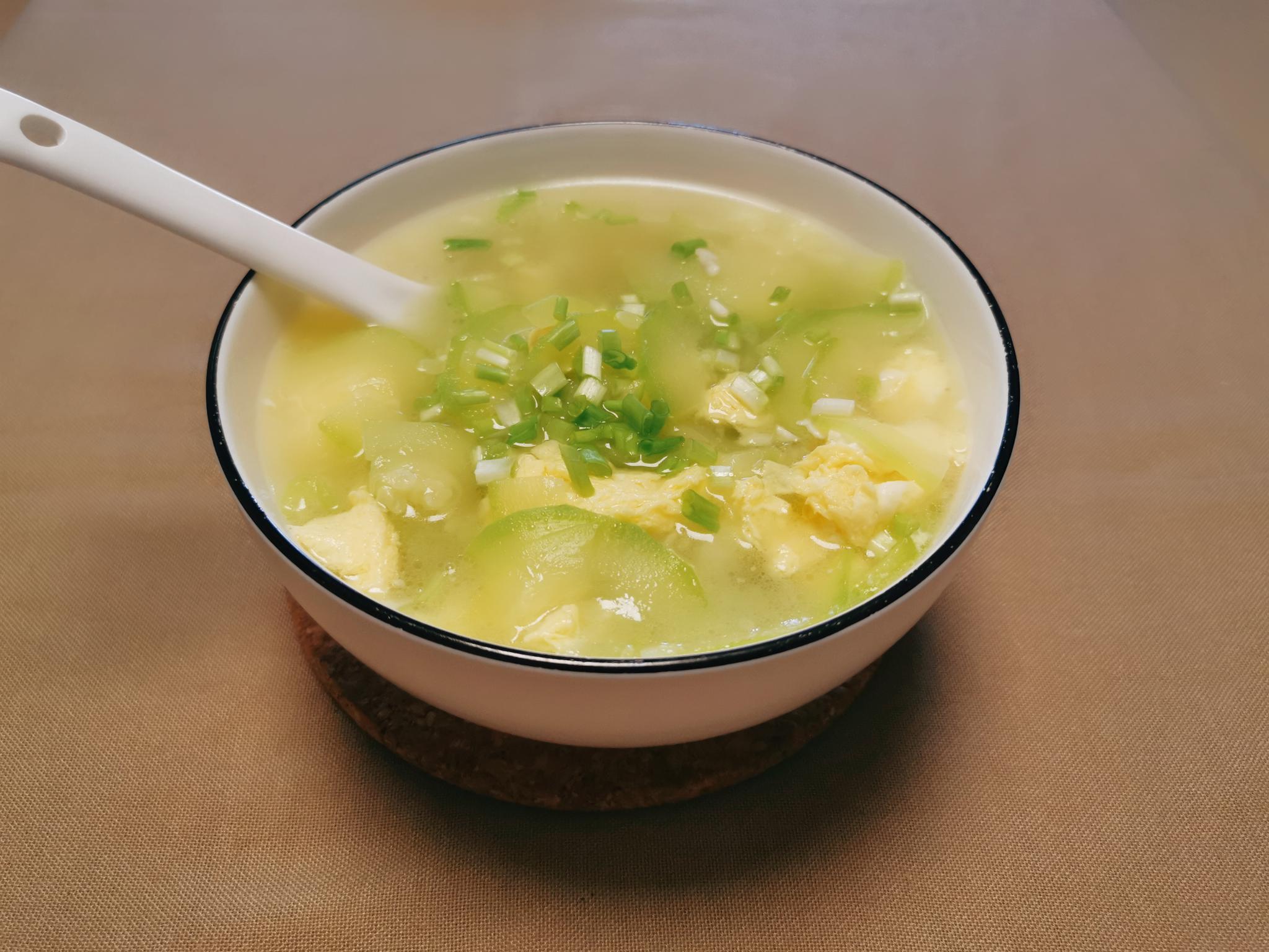 成本只需要3元的西葫芦鸡蛋汤,好吃又低脂的减肥家常菜,太香啦|新冠