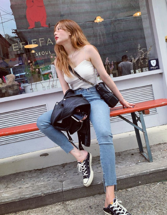 性感代表金泫雅,玩转各种时尚穿搭,私服堪称女生穿搭指南