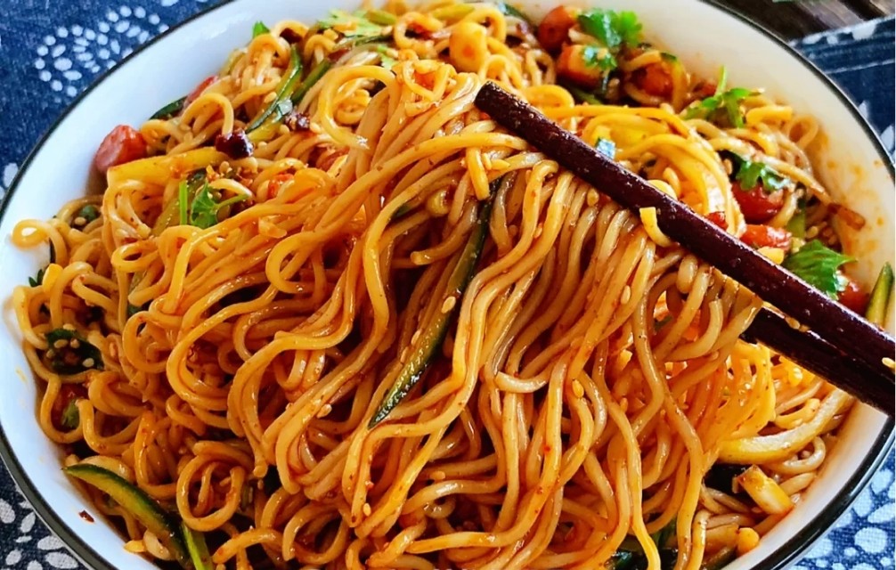 10分钟就搞定黄磊同款老干妈雪碧拌面酸辣爽口是夏天的味道