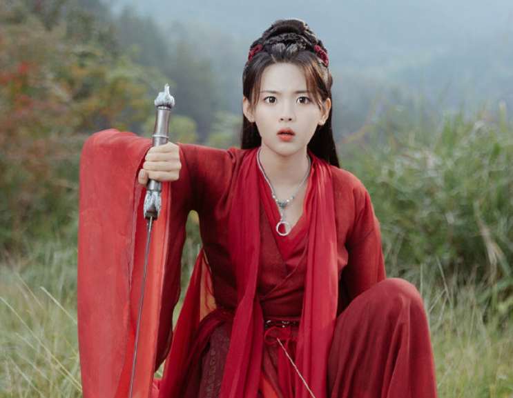 电视剧还真是很多呢,特别是古装剧,《琉璃美人煞》和《且听凤鸣》都是