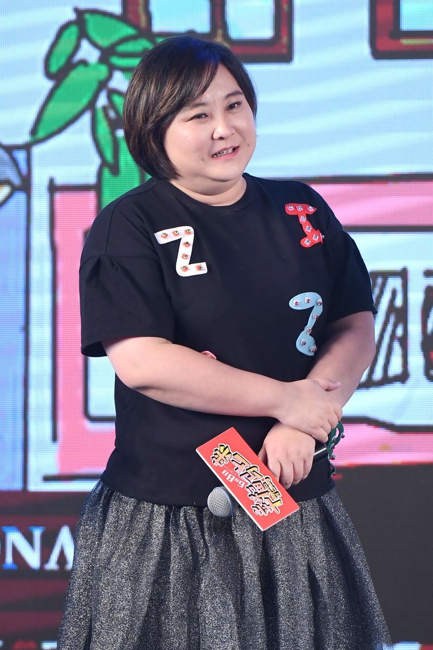 放弃了读大学和婚礼,贾玲放言要养她一辈子|贾玲|贾丹|婚礼_新浪新闻