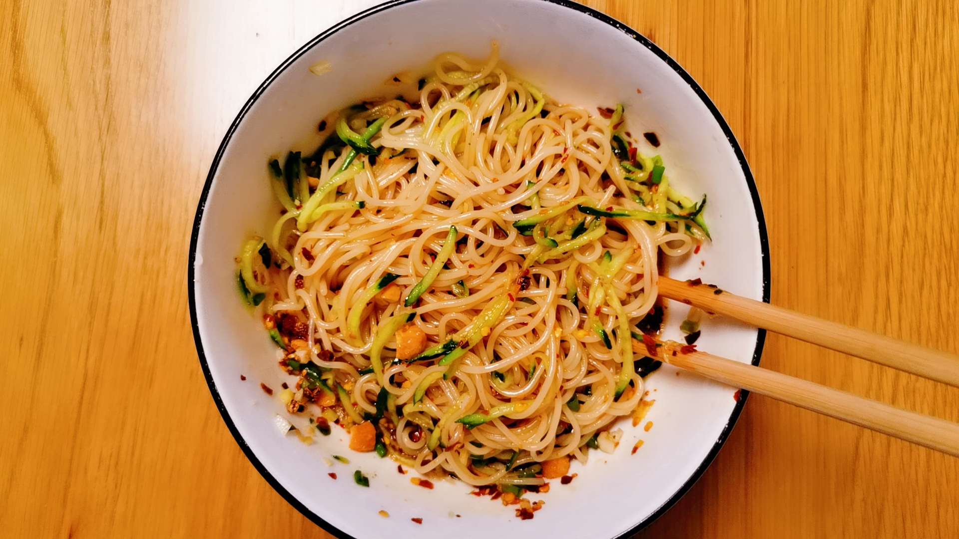 夏天必吃!自制正宗重庆街边摊凉面,酸辣爽口,厨房小白一学就会