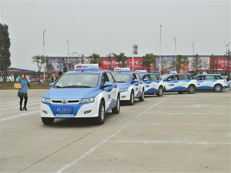 为啥老师傅不愿开新能源跑出租?内行:光是这3点,就别想赚钱!-新浪汽车