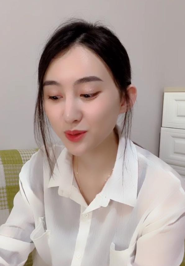 看到这样的情况,安娜的老粉丝自然知道是怎么回事了,奔现女主播复播