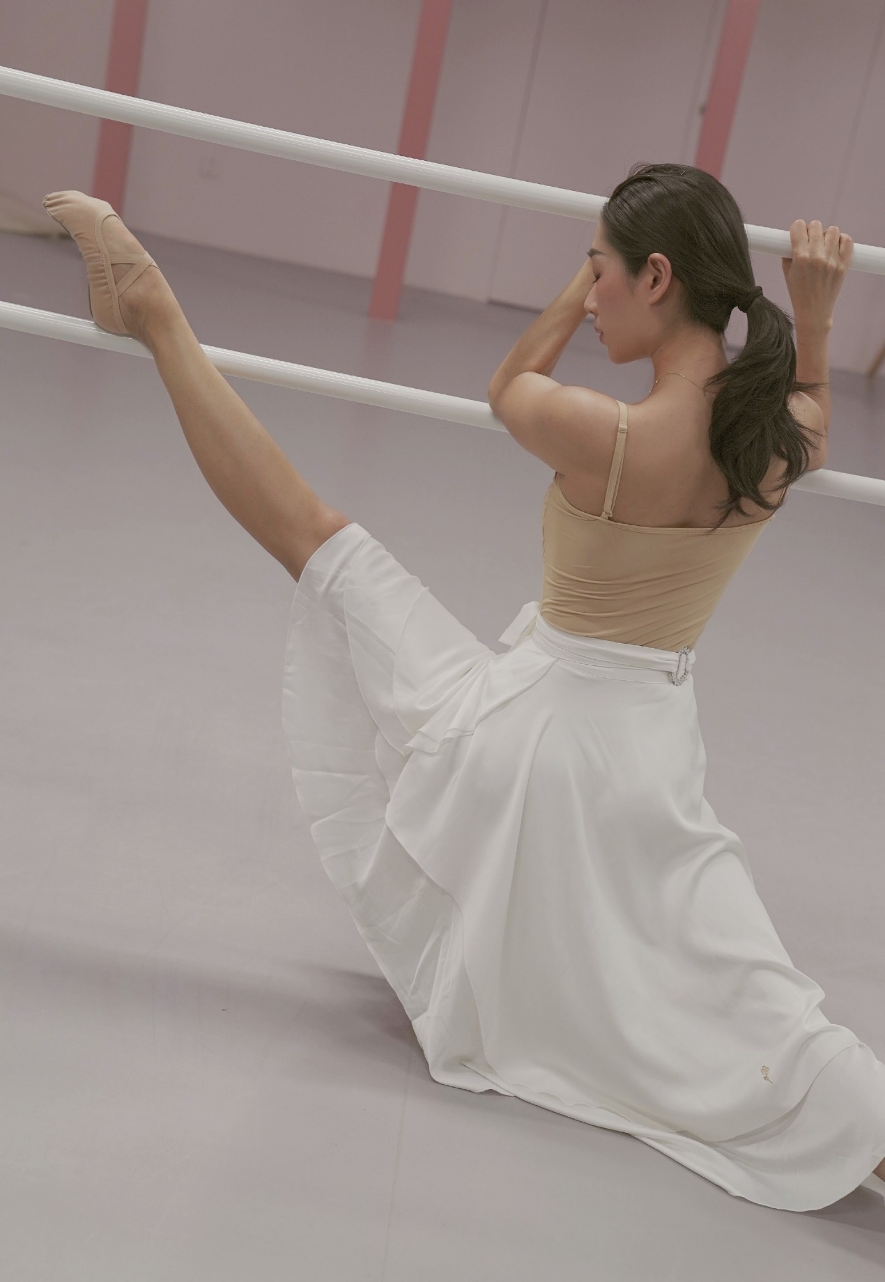 河大健身学姐王诗意,用舞蹈和瑜伽塑形美体,大长腿让人羡慕