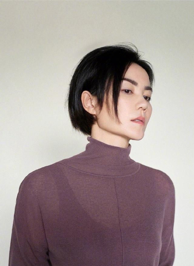 王菲接棒杜鹃成全球代言人,穿透视装拍内衣大片,51岁性感的高级