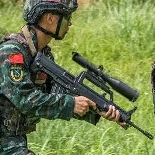 中国95步枪用上32倍瞄准镜？美国这款瞄具可能更适合｜轻武专栏|突击步枪_新浪新闻