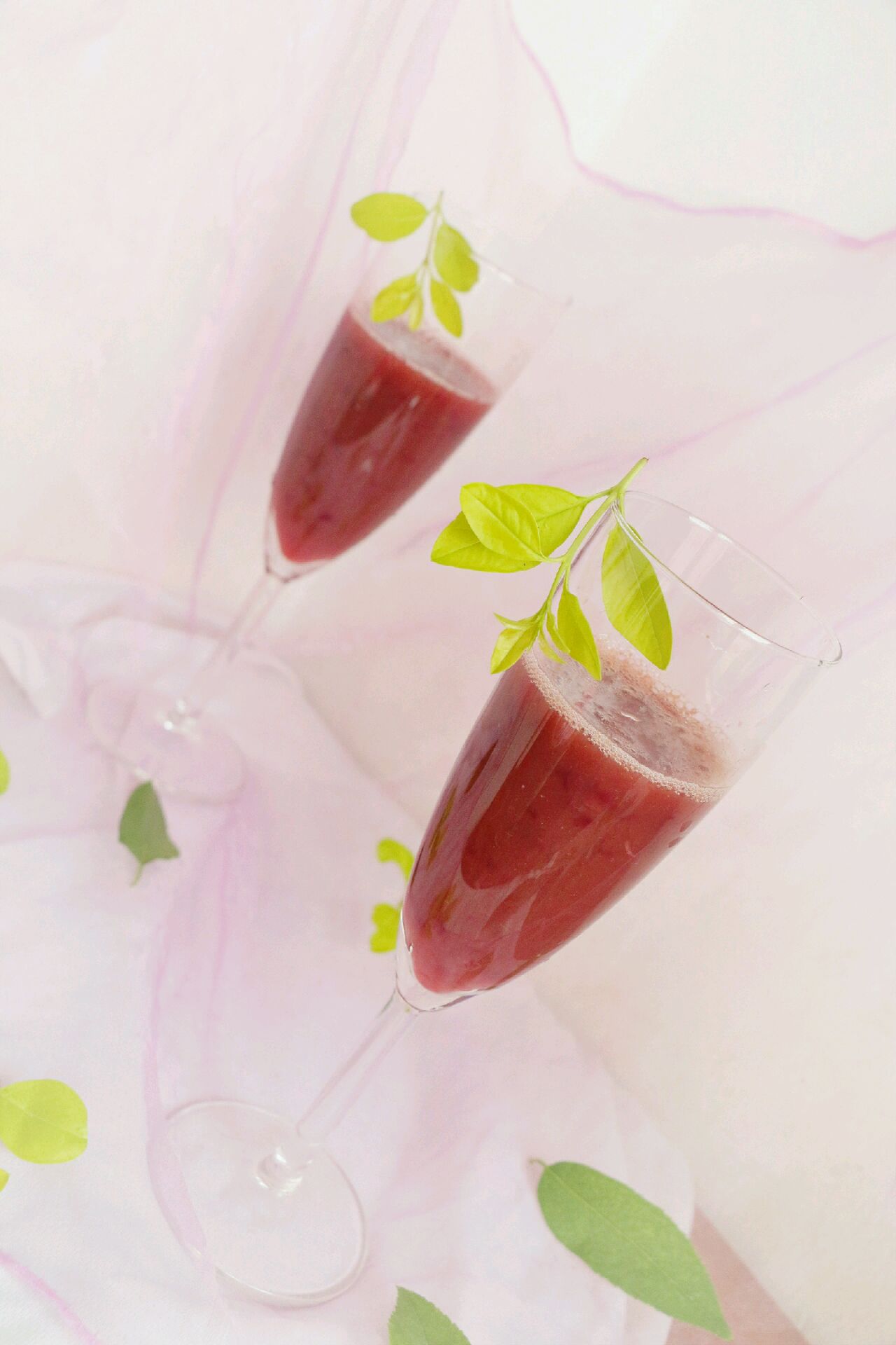 【烹饪小贴士】:1,葡萄的很多营养都在外皮上,所以我在做的时间并没有