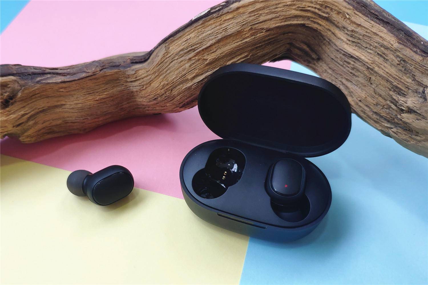 无线耳机反而佩戴舒适性很差,可见还是小米这种大企业的产品更加靠谱