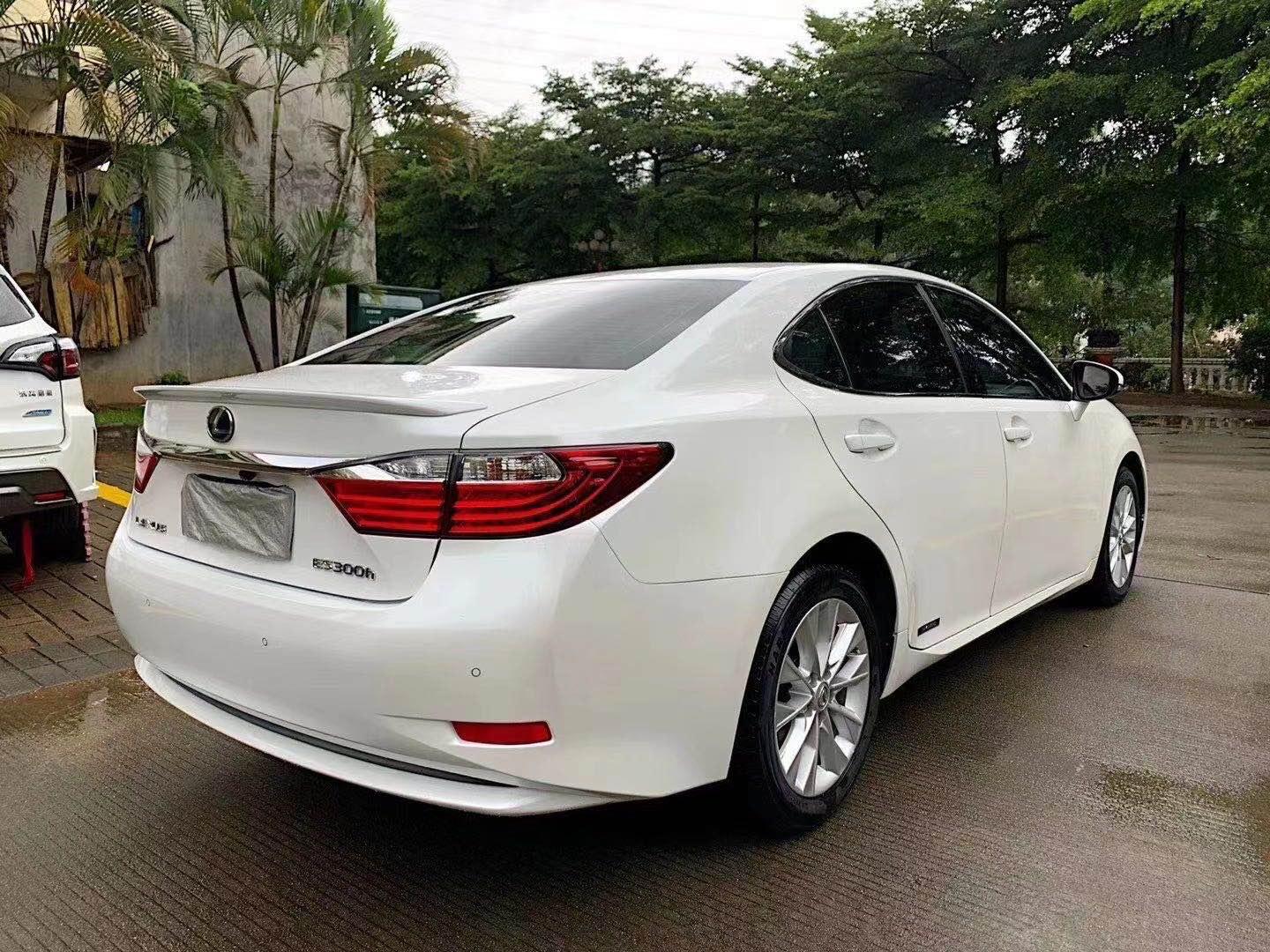 15年雷克萨斯es300h售价14万,优雅的设计和卓越的品质