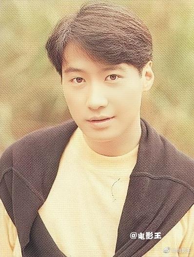 1992年的黎明,虽然他的礼貌性微笑被有的传媒说成虚伪