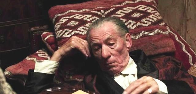 没有猎鹿帽,没有管道,90岁的福尔摩斯,出乎意料胆小