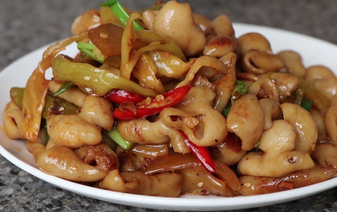 教你做酸菜炒大肠香脆可口让人无法抗拒下酒下饭最适合