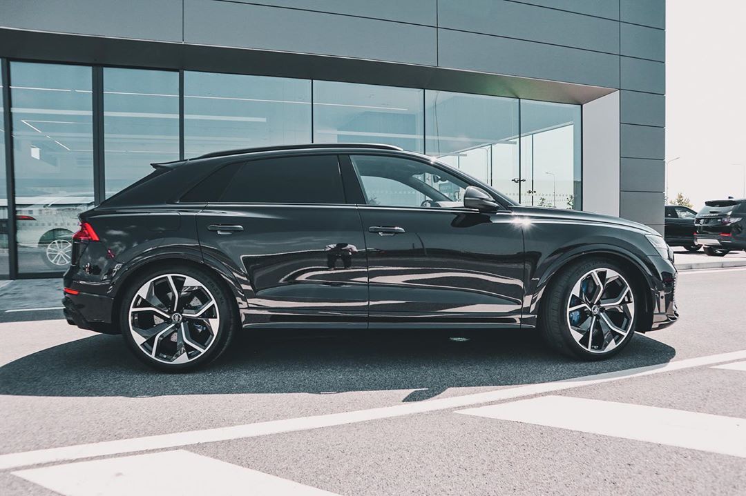 全新奥迪rsq8实车很运动的霸气感