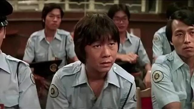 先后主演《卖身契》《发钱寒》《钱作怪》《摩登保镖》等热门电影,许