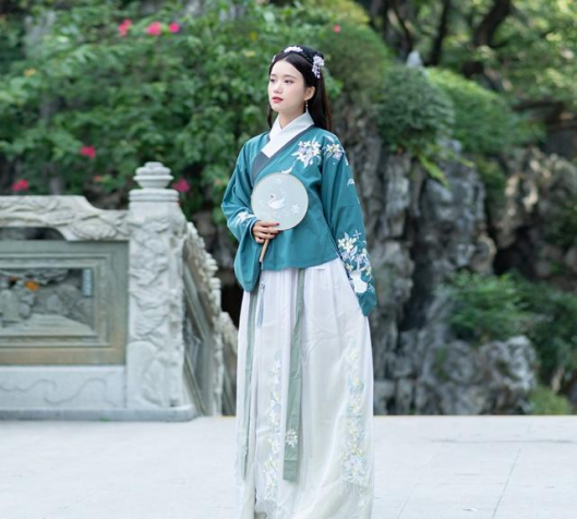 还在纠结汉服的左衽和右衽？本篇指南帮你解开汉服交领右衽的秘密