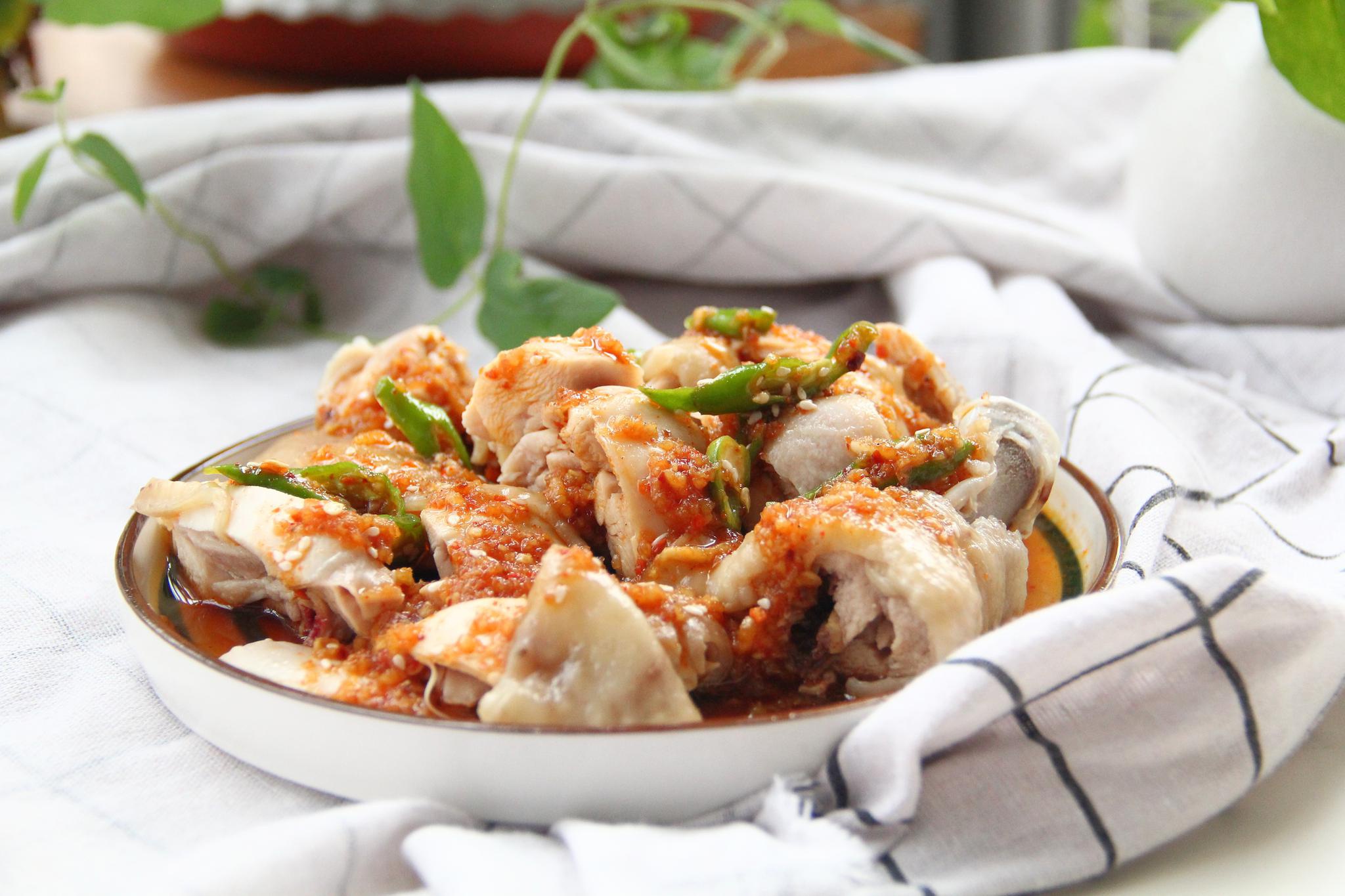 椒麻爽口的椒麻鸡,极下饭的一道夏日开胃菜!鸡肉鲜嫩,微麻微辣