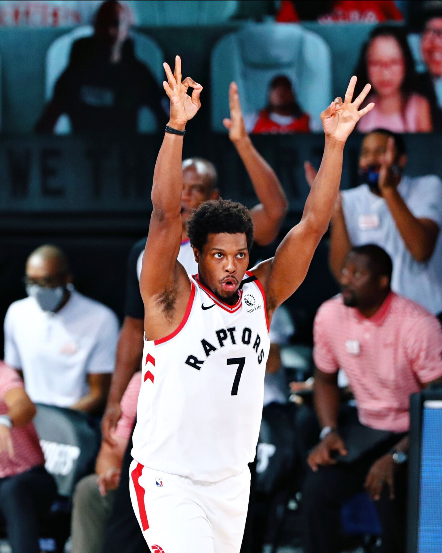 24 5!范乔丹新纪录,勒韦尔16分,坦普尔没说错,洛瑞真不给机会