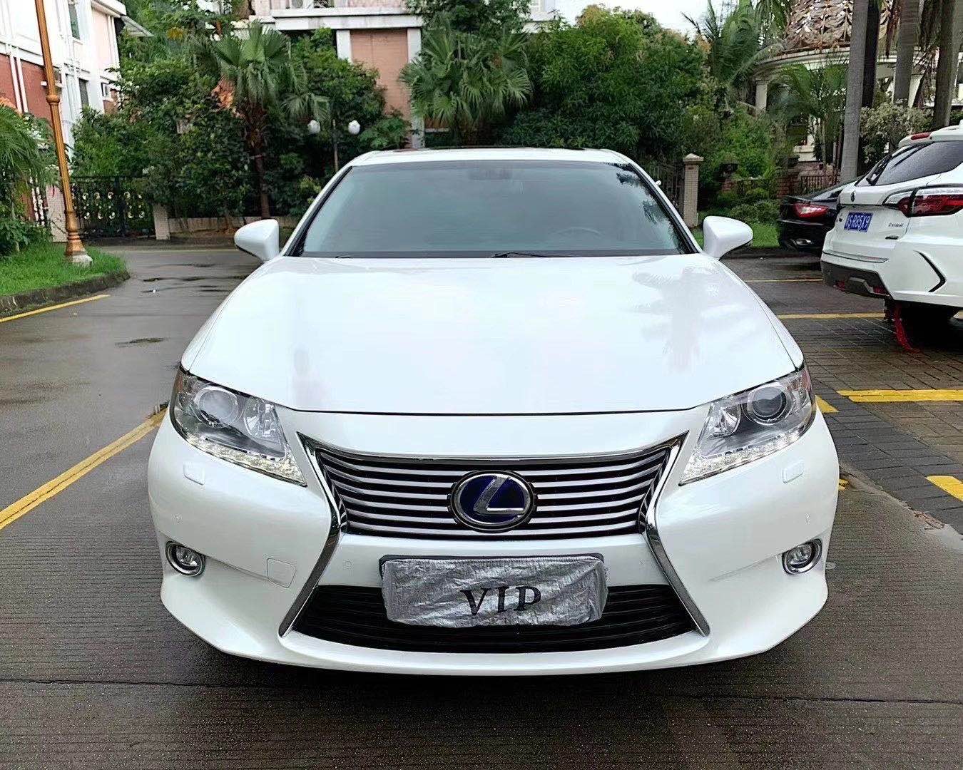 15年雷克萨斯es300h售价14万,优雅的设计和卓越的品质