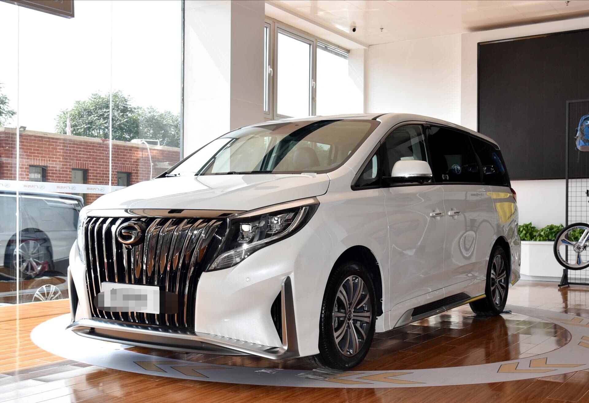 2021款传祺gm8,猛降3万,2.0t 8at,新造型像埃尔法一样霸气